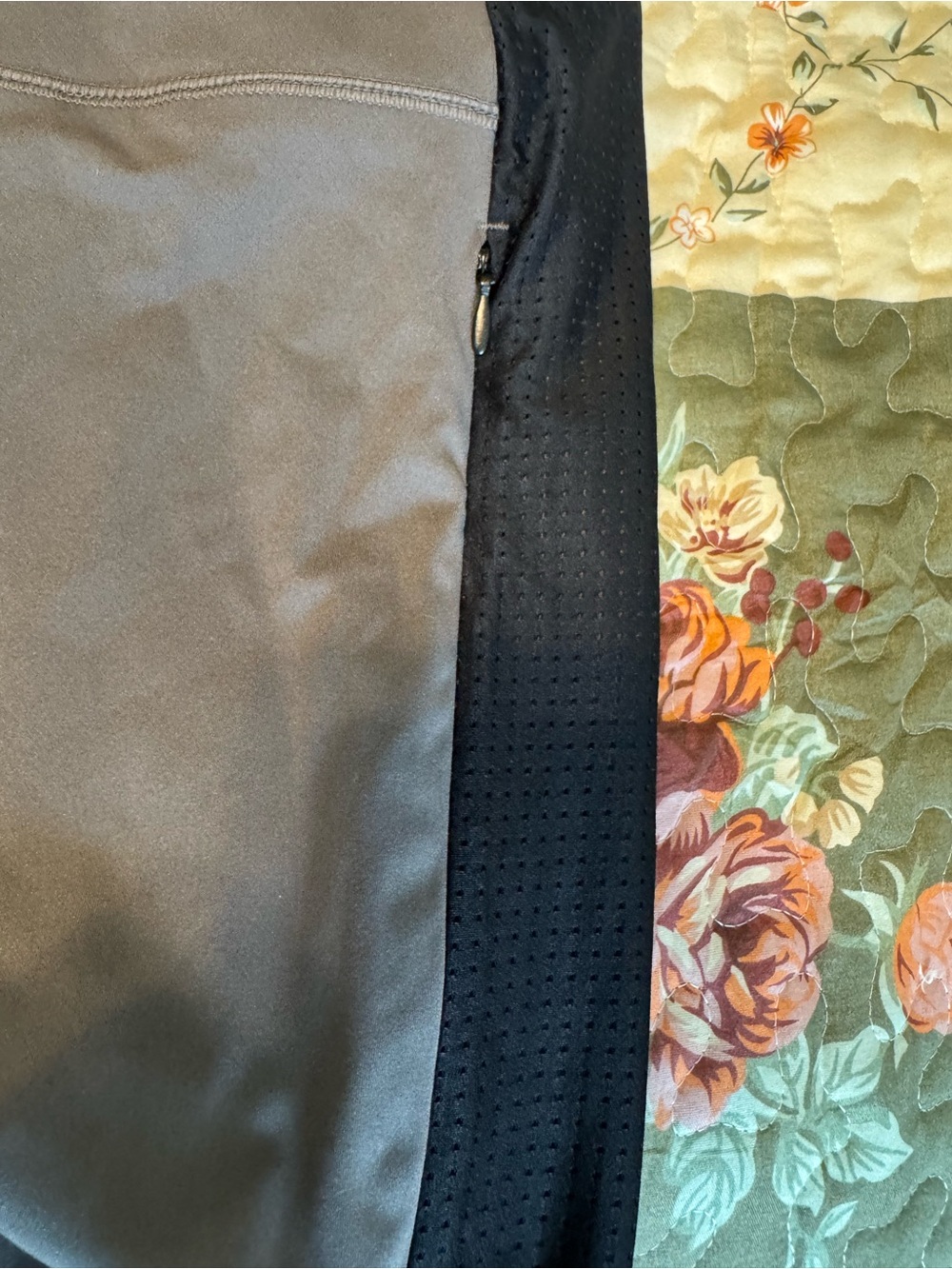 Fabletics Motion365 Gray Athletic Leggings with Black Mesh Panels & Pockets - Picture 3 of 9